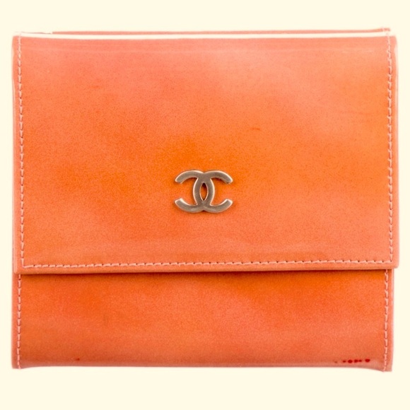 CHANEL Handbags - Chanel Vintage 2000-2002 Compact Wallet